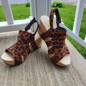 Volatile size 6 Animal Print Wedge Sandals